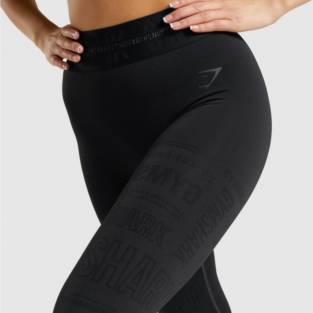 💎RARE💎🆕Gymshark “Vision” Sports Bra And Full-Length Legging In Black Tonal Logo - Picture 14 of 16